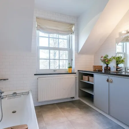 Apartman With Lake And Tennis Court